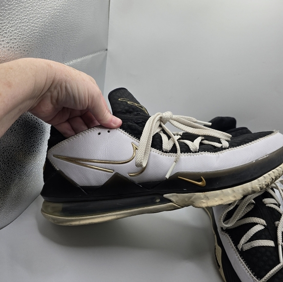 Nike Airmax Lebron 17 Lowtop Metalic Gold Details Black /white Shoes. Mens 13 main image 8